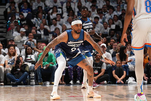 九游体育APP-赛前明尼苏达森林狼状态回暖巴特勒在DWG比赛中连败，媒体一致点评：集结日克里夫兰骑士调整名单以备欧联